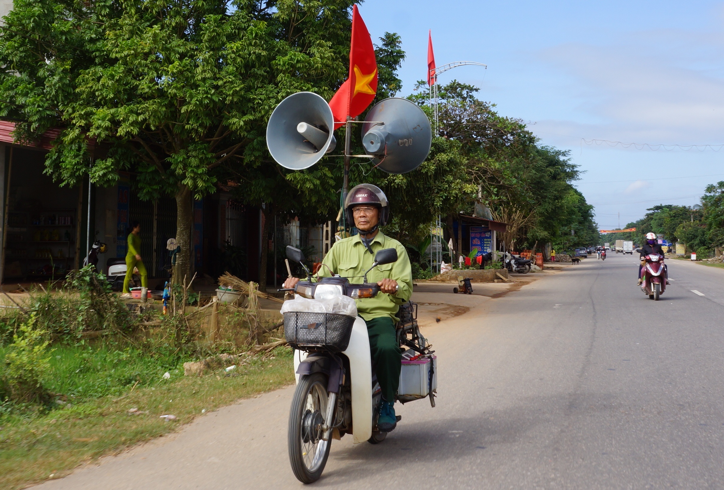Cuu binh 14 nam lam 'nha dai di dong' hinh anh