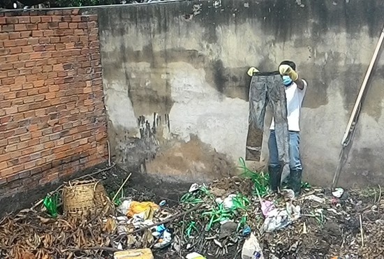 Co giao mam non xau so trong bao tai o bai rac hinh anh