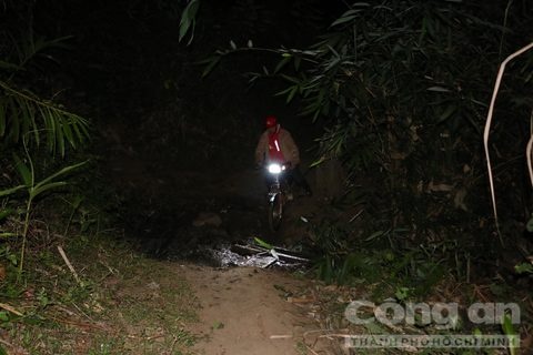 thầy cô làm xe ôm ảnh 1 thay co lam xe om anh 1