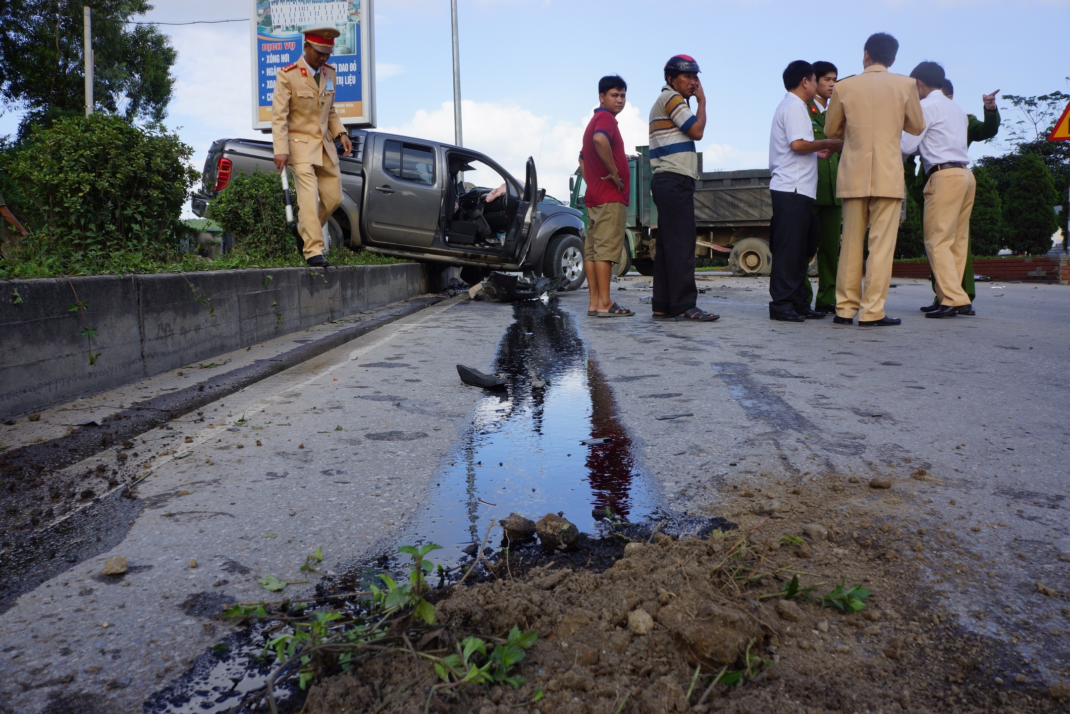xe Nissan gap nan anh 1