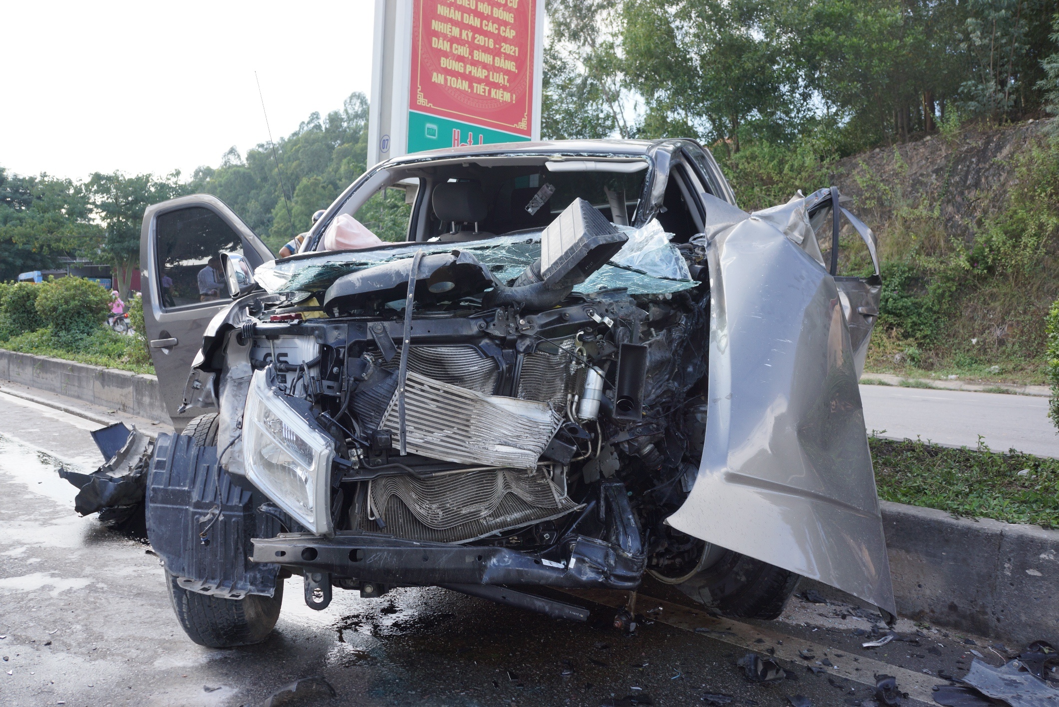 xe Nissan gap nan anh 4