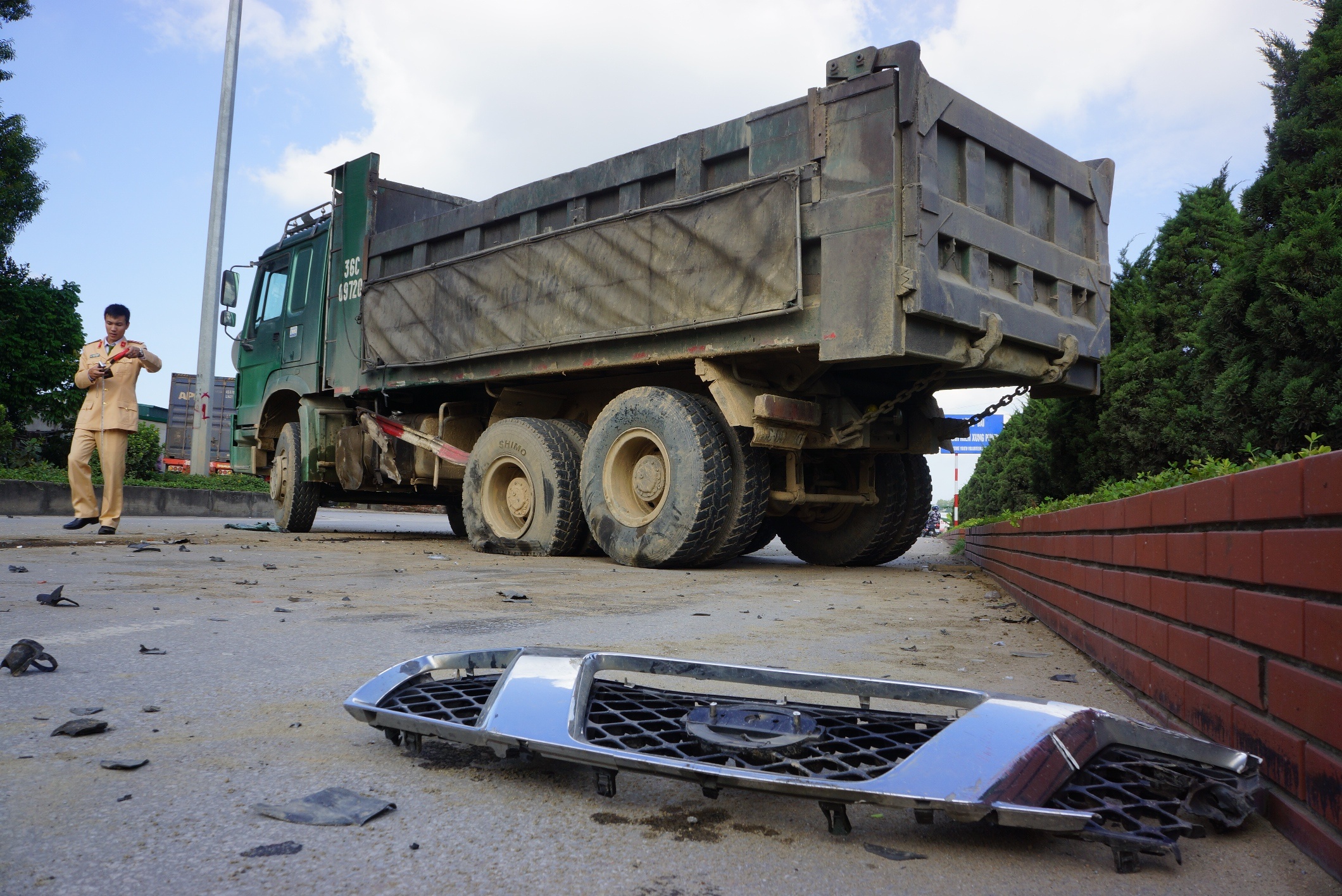 xe Nissan gap nan anh 3