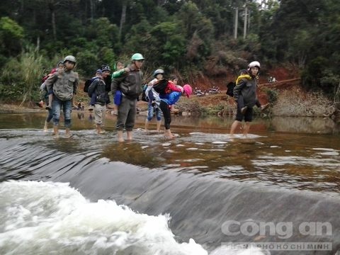 thầy cô làm xe ôm ảnh 3 thay co lam xe om anh 3