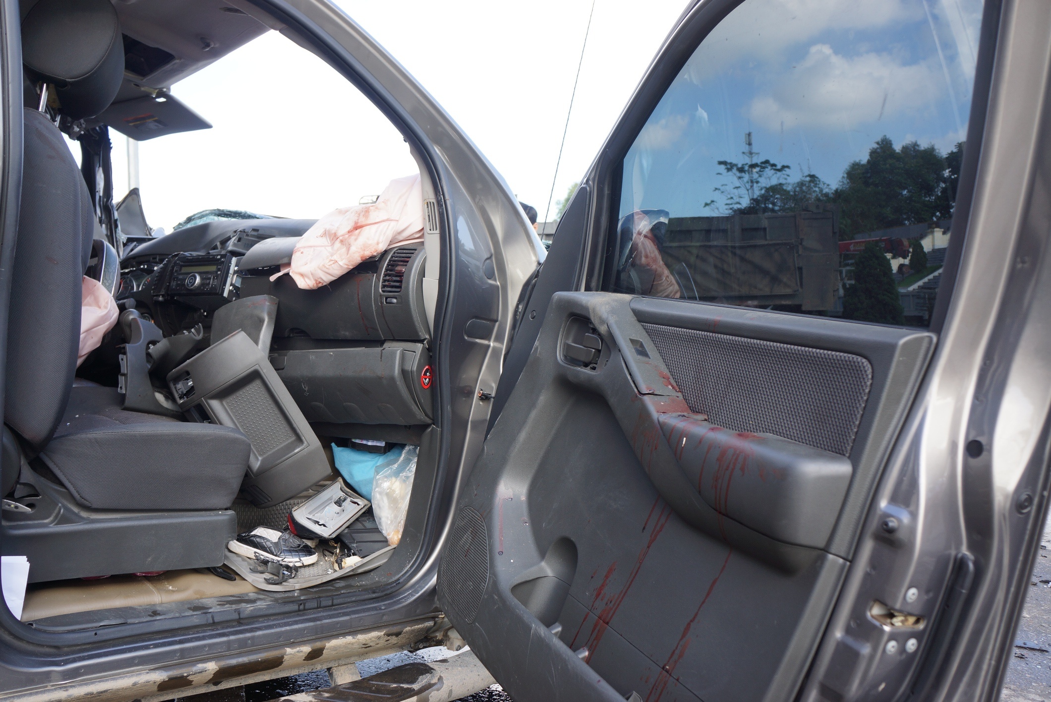 xe Nissan gap nan anh 5