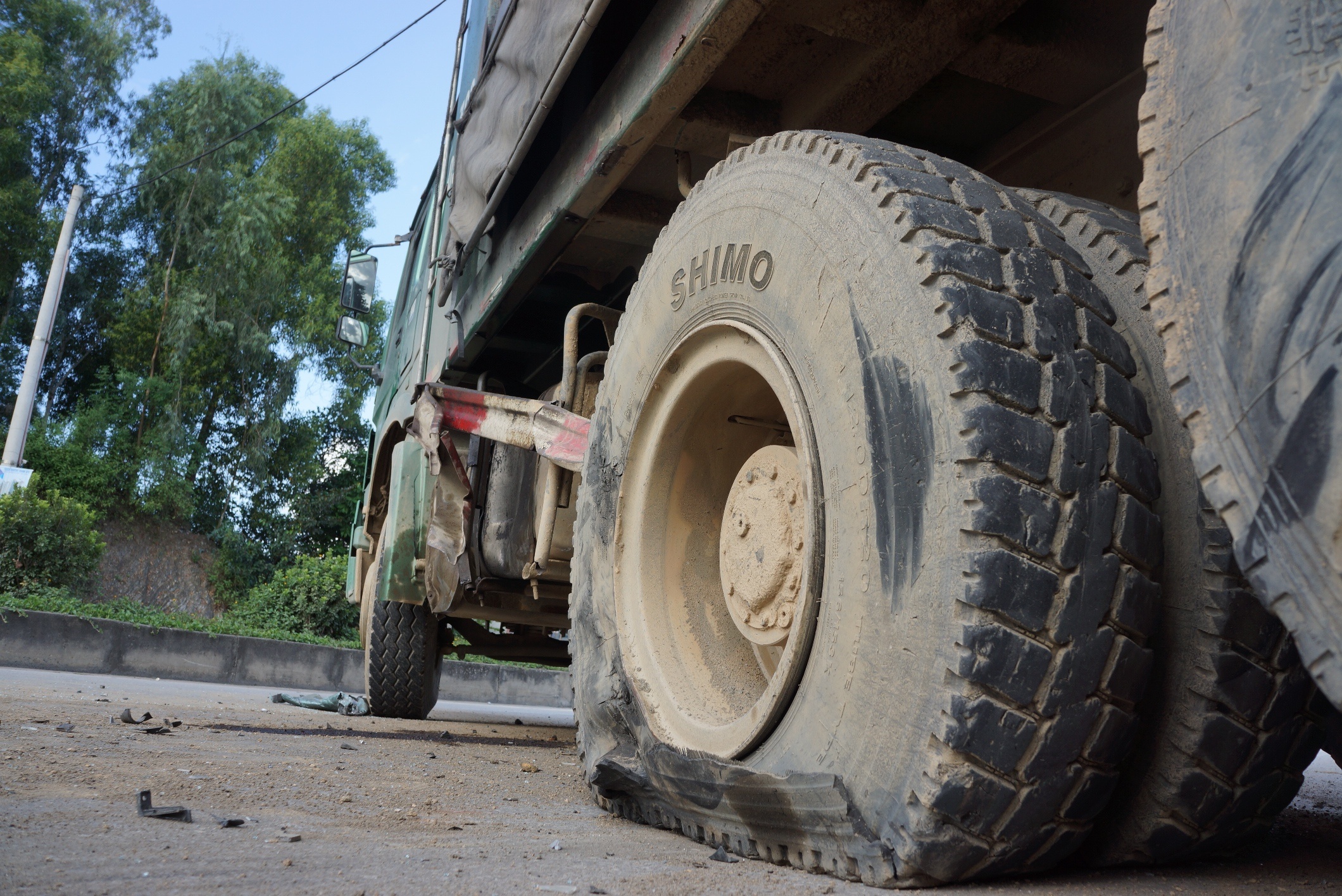 xe Nissan gap nan anh 8