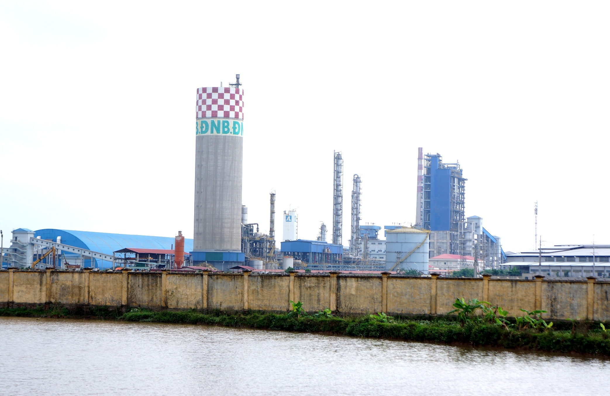 nha may dam 12.000 ty thua lo anh 12