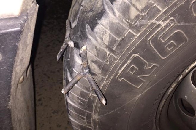 bẫy đinh trên quốc lộ 1A ảnh 2 bay dinh tren quoc lo 1A anh 2