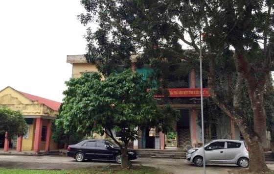 Bi thu xa bi bat qua tang vao nha nghi cung nu hieu pho hinh anh