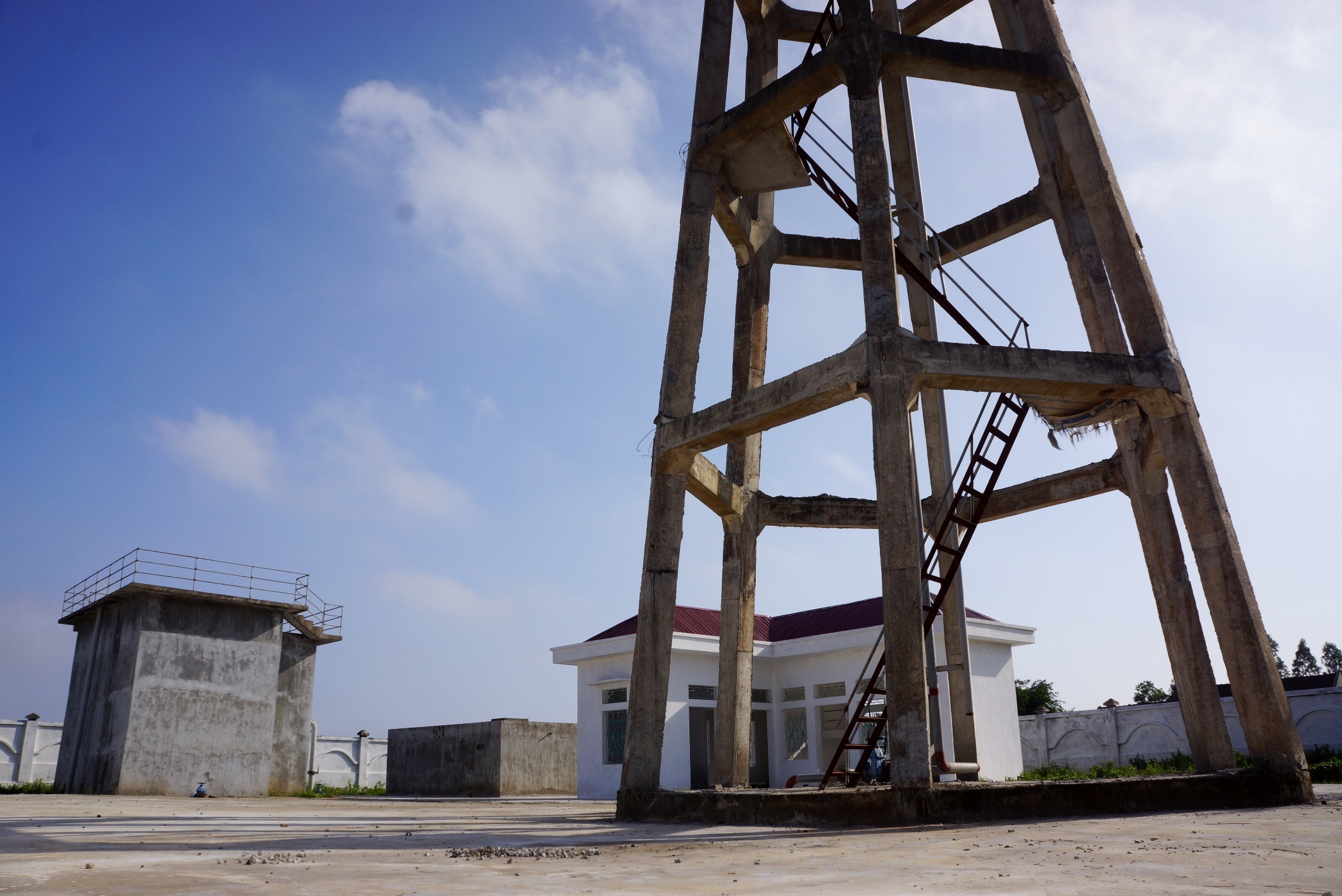 dan thieu nuoc,  nha may do dang anh 2