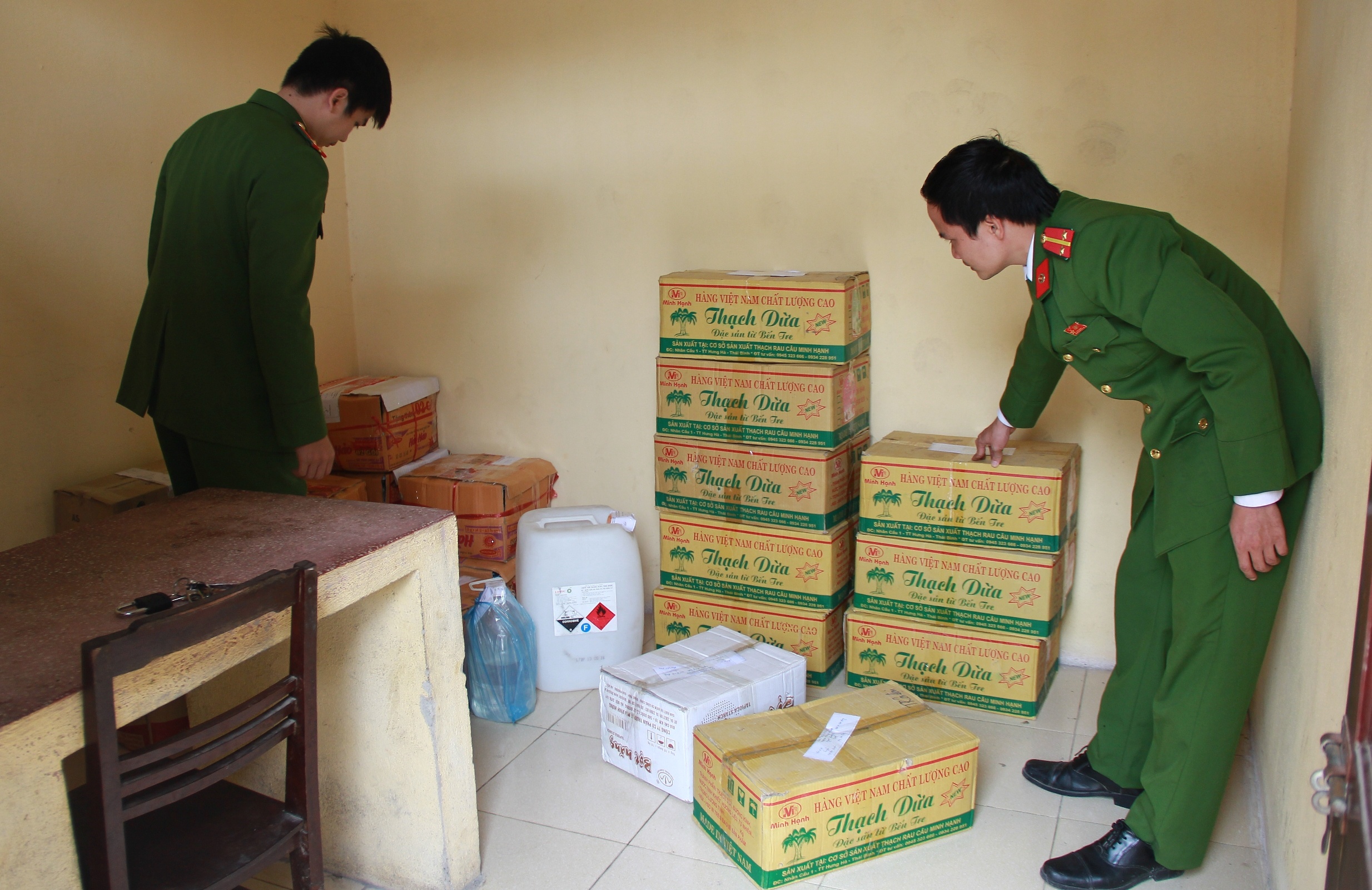 San xuat giam bang axit va nuoc la de ban dip Tet hinh anh