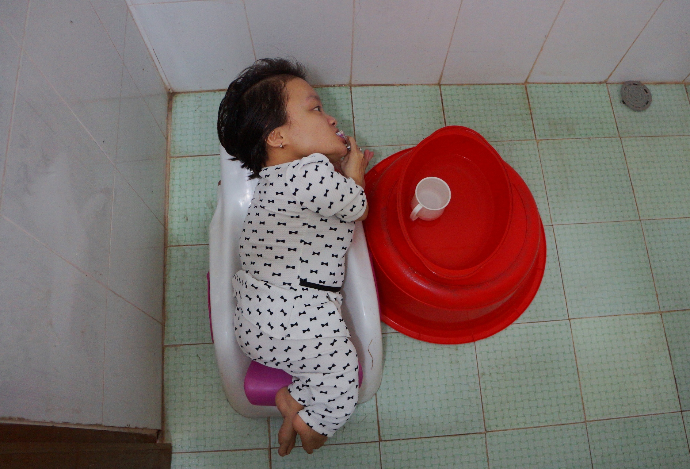 Cuoc song cua co gai cao 90 cm anh 5