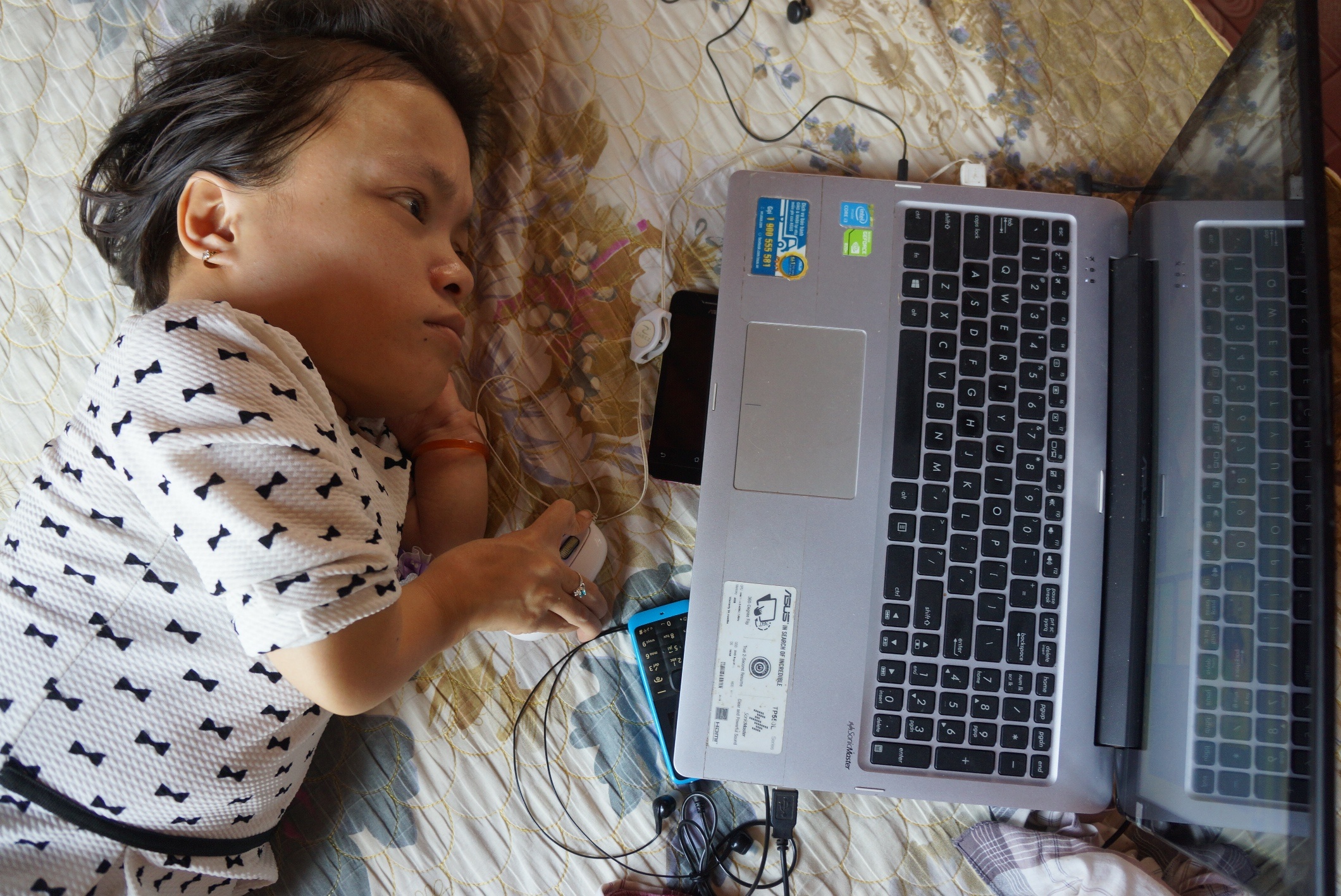 Cuoc song cua co gai cao 90 cm anh 7