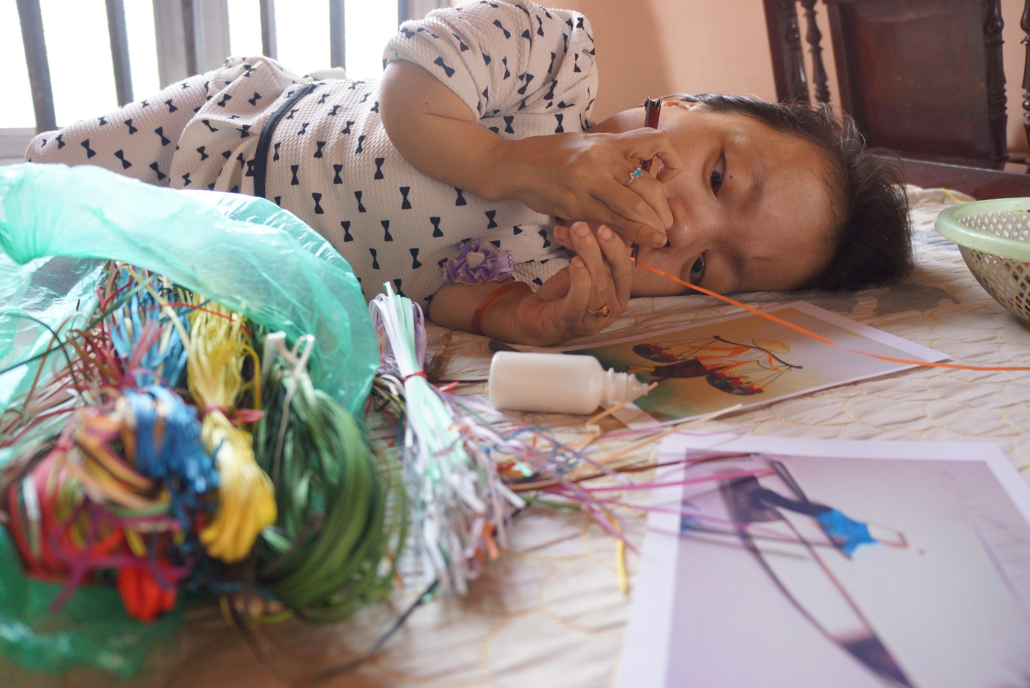 Cuoc song cua co gai cao 90 cm anh 8