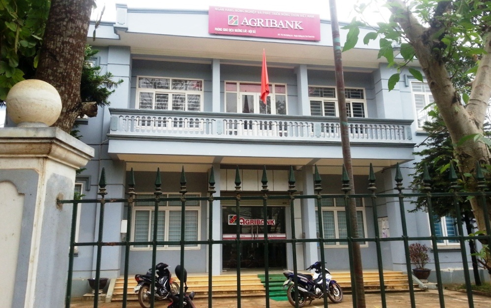 Can bo ngan hang mat tich sau khi vay tien ty cua dan hinh anh