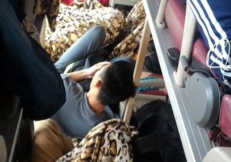 Xe khach 46 cho, nhoi nhet 80 nguoi hinh anh