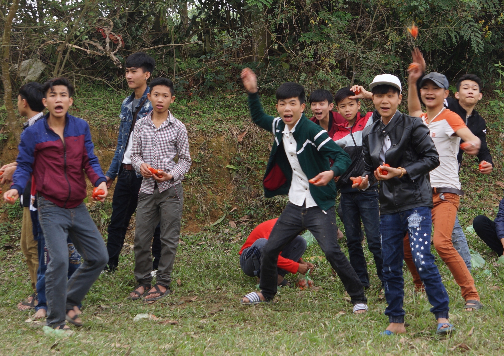 phien cho nem ca chua anh 7