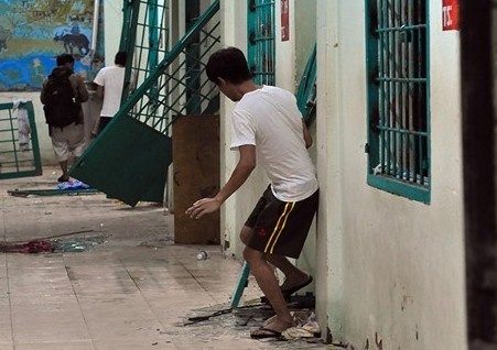 Hoc vien cai nghien pha trung tam vi muon ve nha an Tet hinh anh