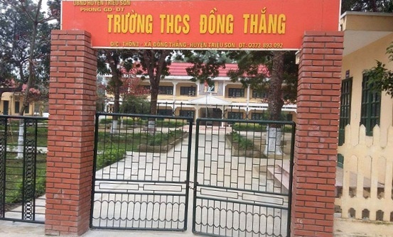 Hieu truong phu nhan cho hoc sinh nghi de di le chua hinh anh