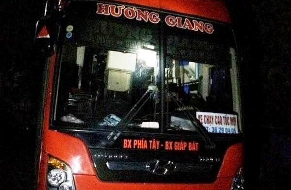 Nhoi nhet 94 hanh khach tren xe 45 cho hinh anh