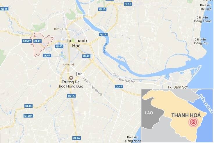 xe tải húc nam thanh niên lên nắp capo ảnh 3 xe tai huc nam thanh nien len nap capo anh 3