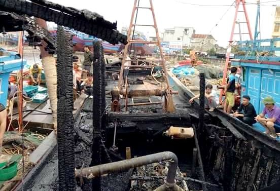 Chay tau ca tren bien do ro ri khi gas hinh anh
