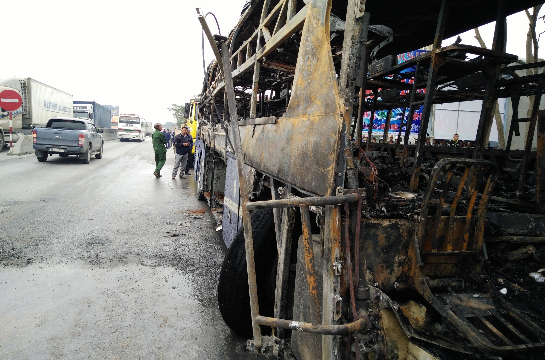 xe khach dau dau contaner anh 3