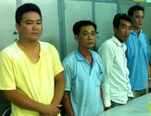 Bat ba trum xe gian va bang trom xe pha khoa trong tich tac hinh anh
