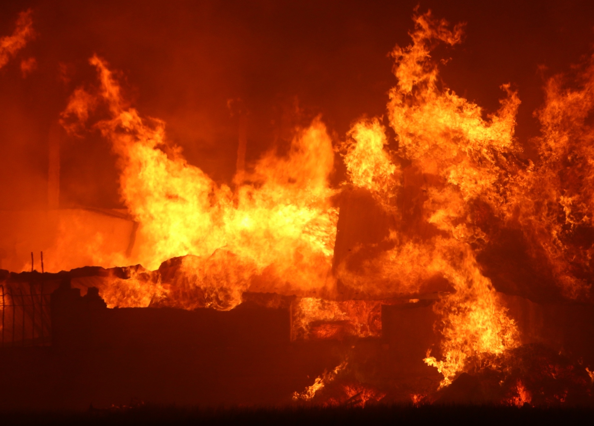 Lua bao trum cong ty thu cong my nghe hinh anh