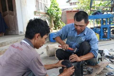 sáng chế máy cuộn rơm ảnh 2 sang che may cuon rom anh 2