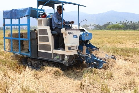 sáng chế máy cuộn rơm ảnh 3 sang che may cuon rom anh 3