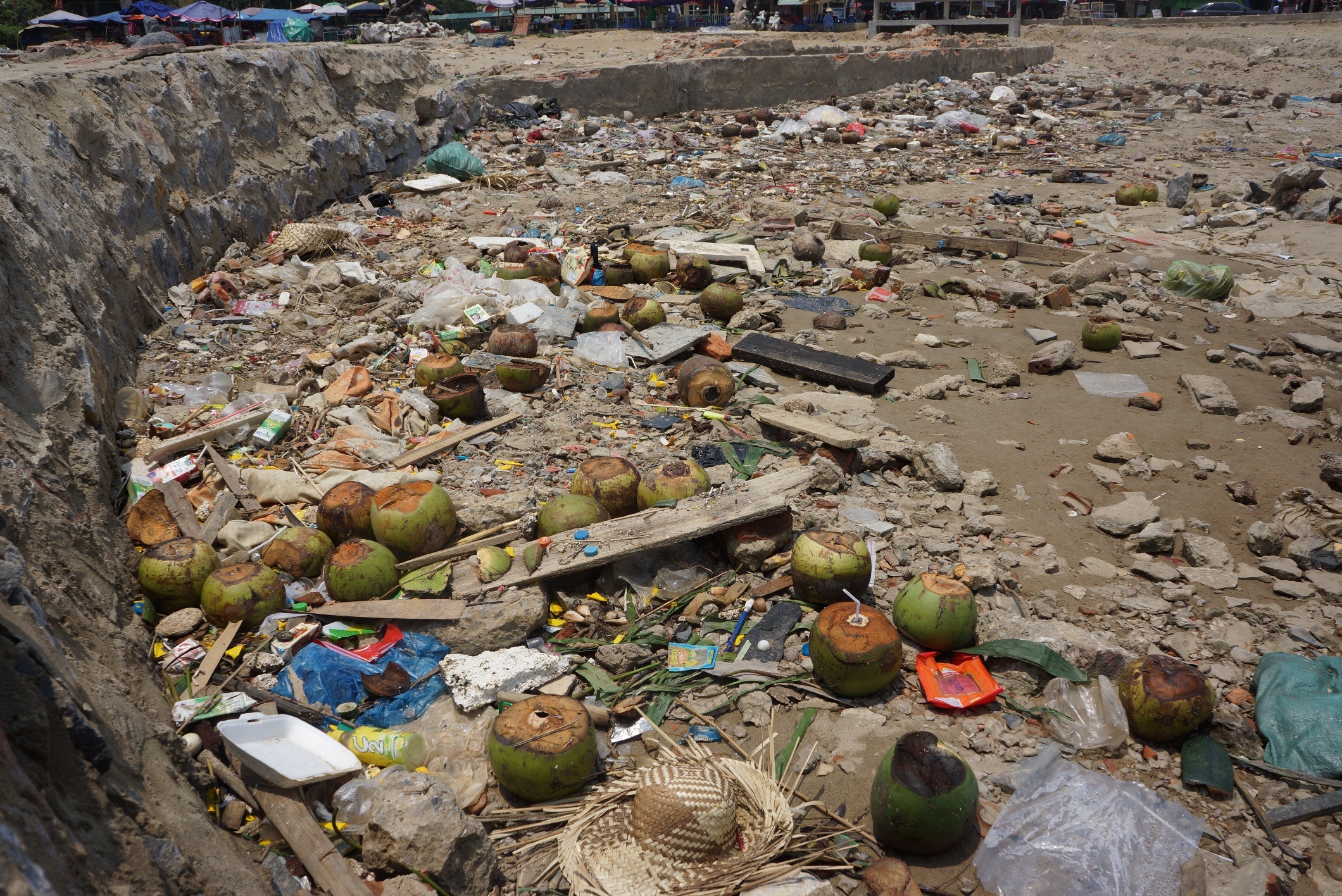 Kenh nuoc thai o Sam Son anh 7