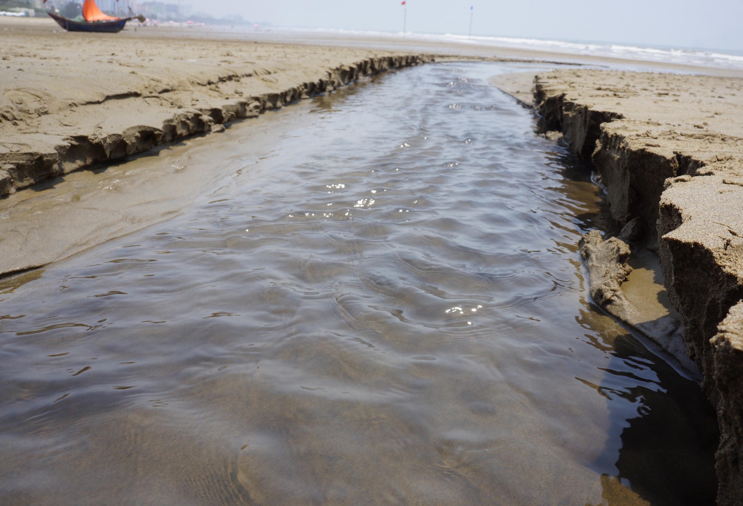 Kenh nuoc thai o Sam Son anh 6