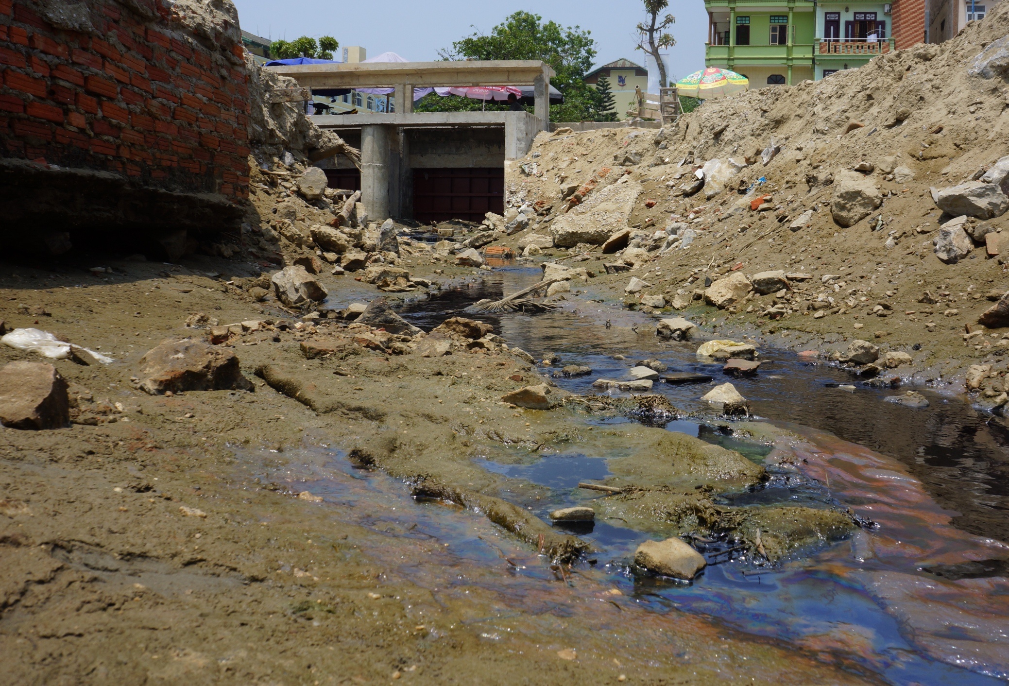 Kenh nuoc thai o Sam Son anh 9