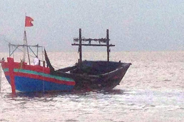 tàu cá lại cháy ảnh 2 tau ca lai chay anh 2