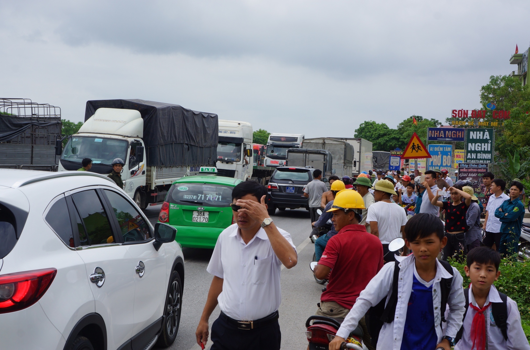 xe tang boc chay anh 2