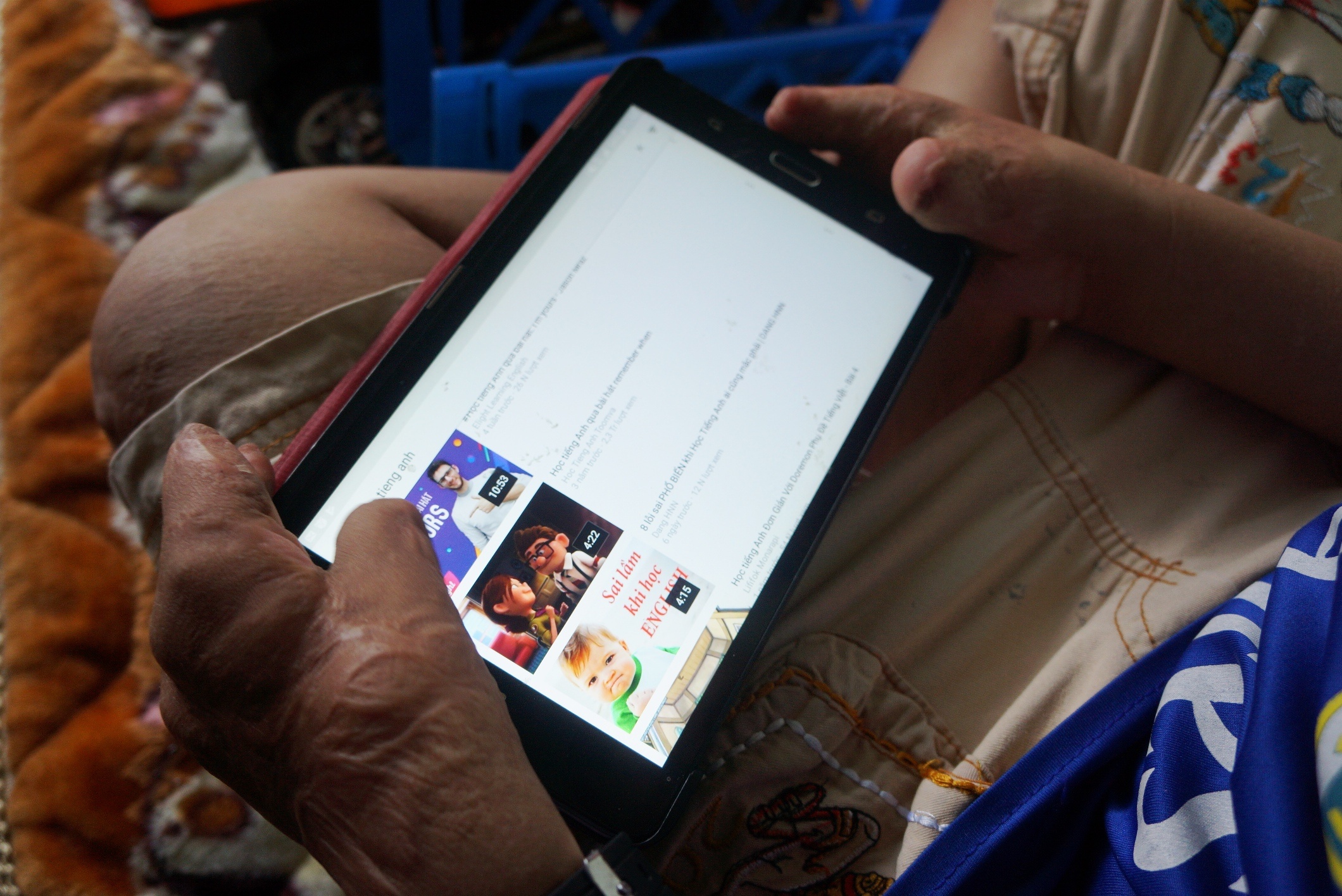 cau be bi cha tam xang dot anh 9