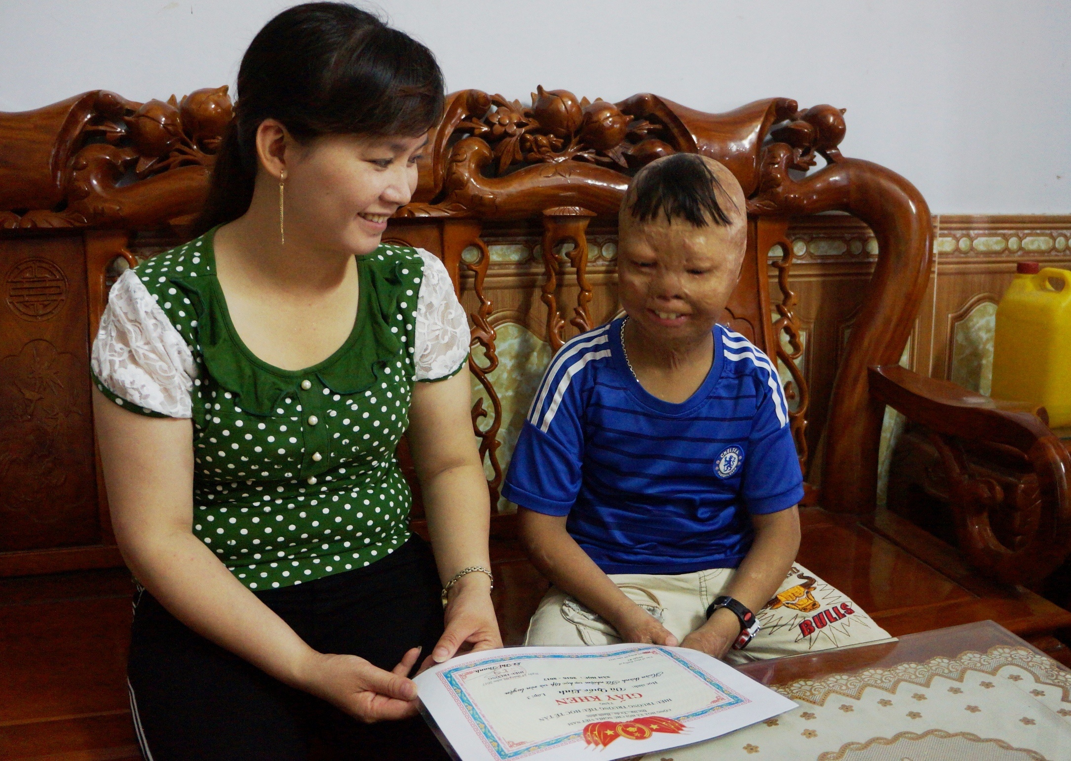 cau be bi cha tam xang dot anh 11