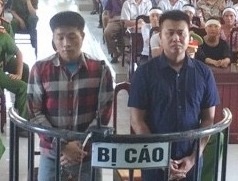 Cuu em, anh trai lai oto tong chet doi thu hinh anh