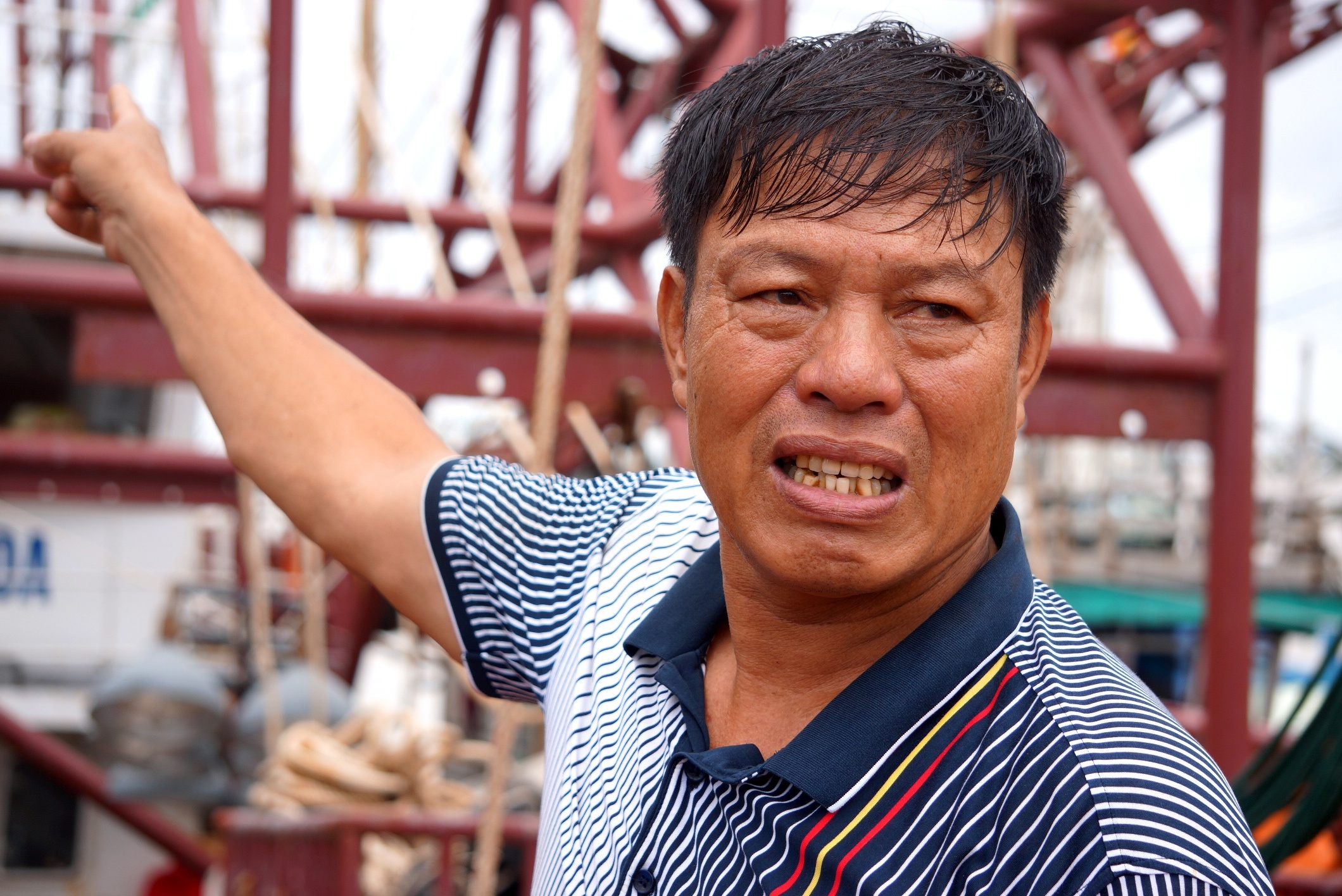 Ngu dan Thanh Hoa dieu dung vi tau vo thep hu hong hinh anh