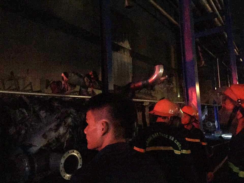 thiêu rụi nhà máy dầu ăn ảnh 1 thieu rui nha may dau an anh 1