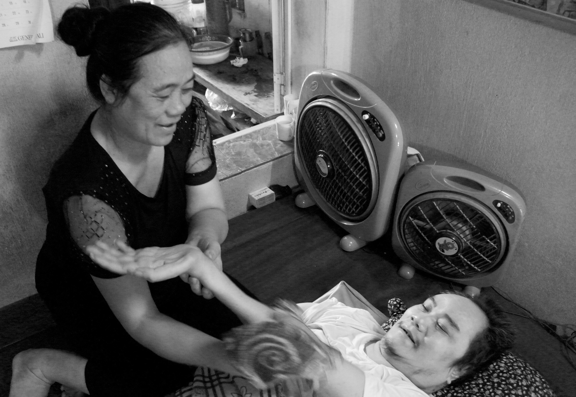 Chuyen tinh cam dong cua cuu binh va nguoi vo son sat thuy chung hinh anh