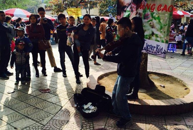 Bieu dien tai pho di bo: Nghe thuat cao quy, giu trat tu cung cao quy hinh anh