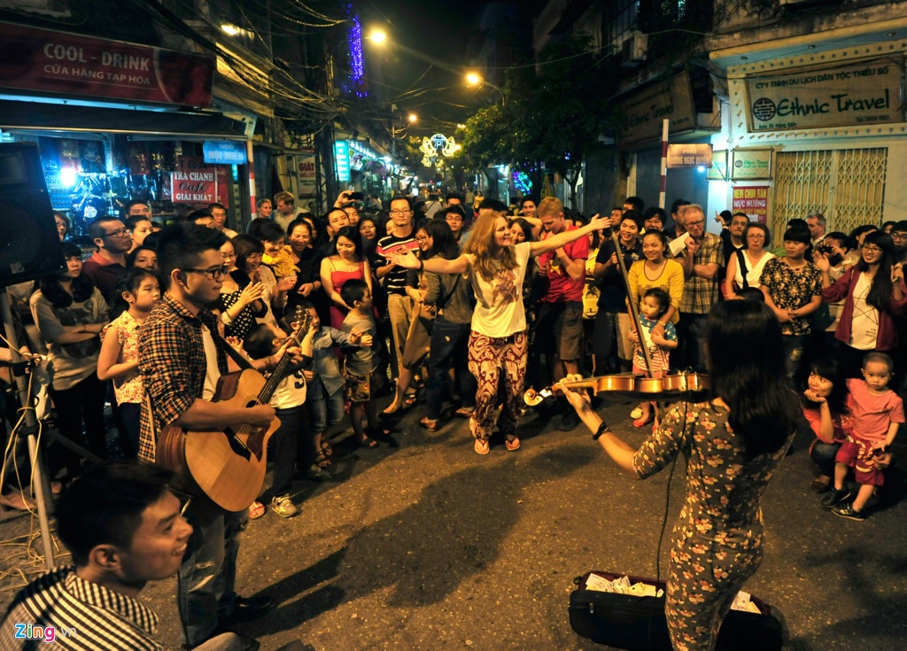 cậu bé chơi đàn ảnh 1 cau be choi dan anh 1