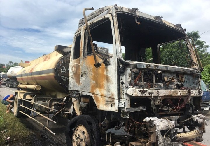 xe bồn bốc cháy ảnh 1 xe bon boc chay anh 1