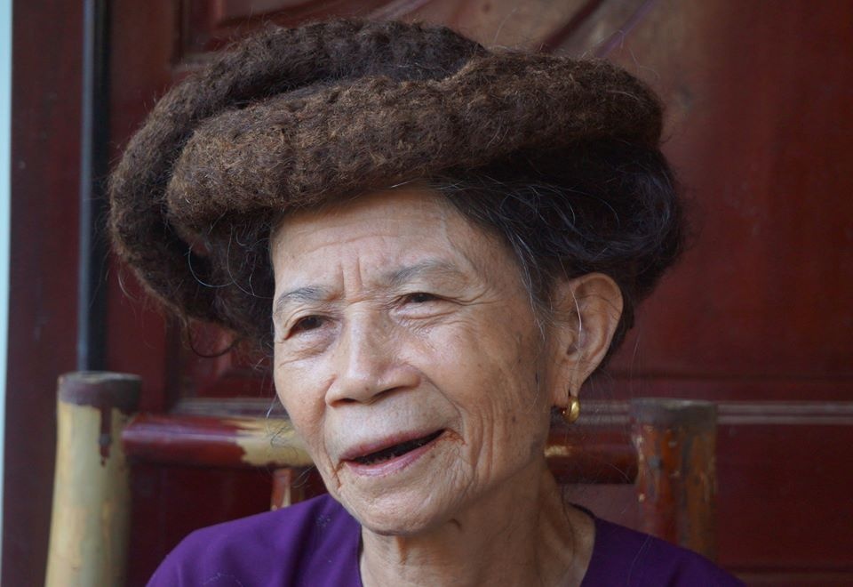 Cu ba co mai toc dai gan 3 m o xu Thanh hinh anh