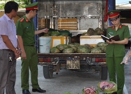 Chan xe tai cho hon nua tan noi tang lon thoi di tieu thu hinh anh