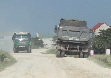 Ky luat 5 chu tich xa de xe cho qua tai 'long hanh' hinh anh