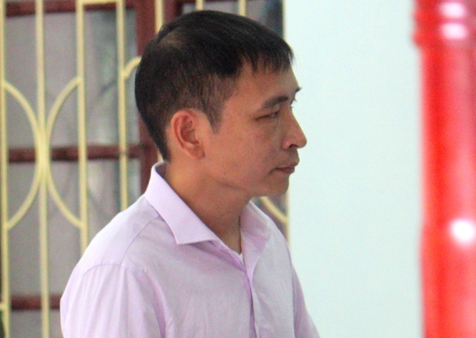 Bi thu xa vu khong lanh dao huyen quan he bat chinh hau toa hinh anh