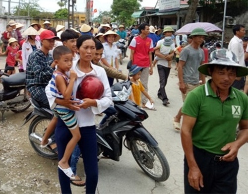 Se doi thoai voi phu huynh vu phan doi sap nhap truong hinh anh