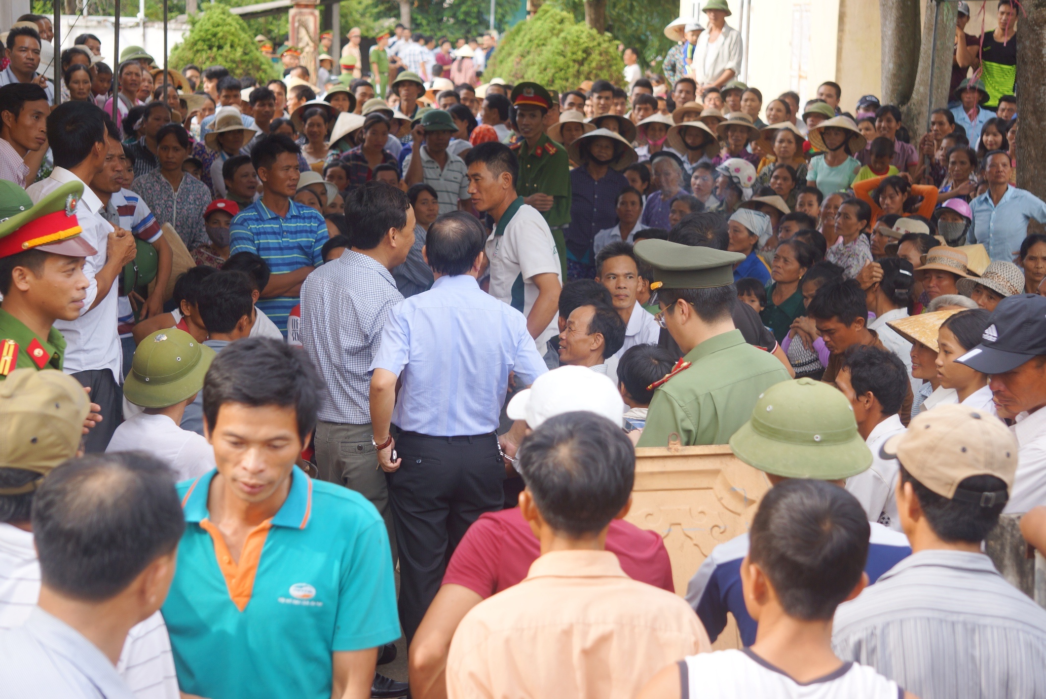 tam dung sap nhap truong anh 2